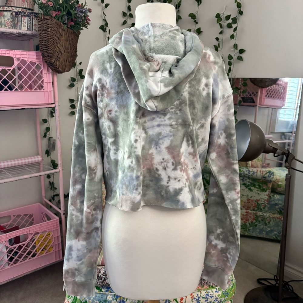 Wild Fable Tie Dye Cropped Hoodie Green Neutral Wash Soft Cozy Sweatshirt XS - Picture 2 of 4
